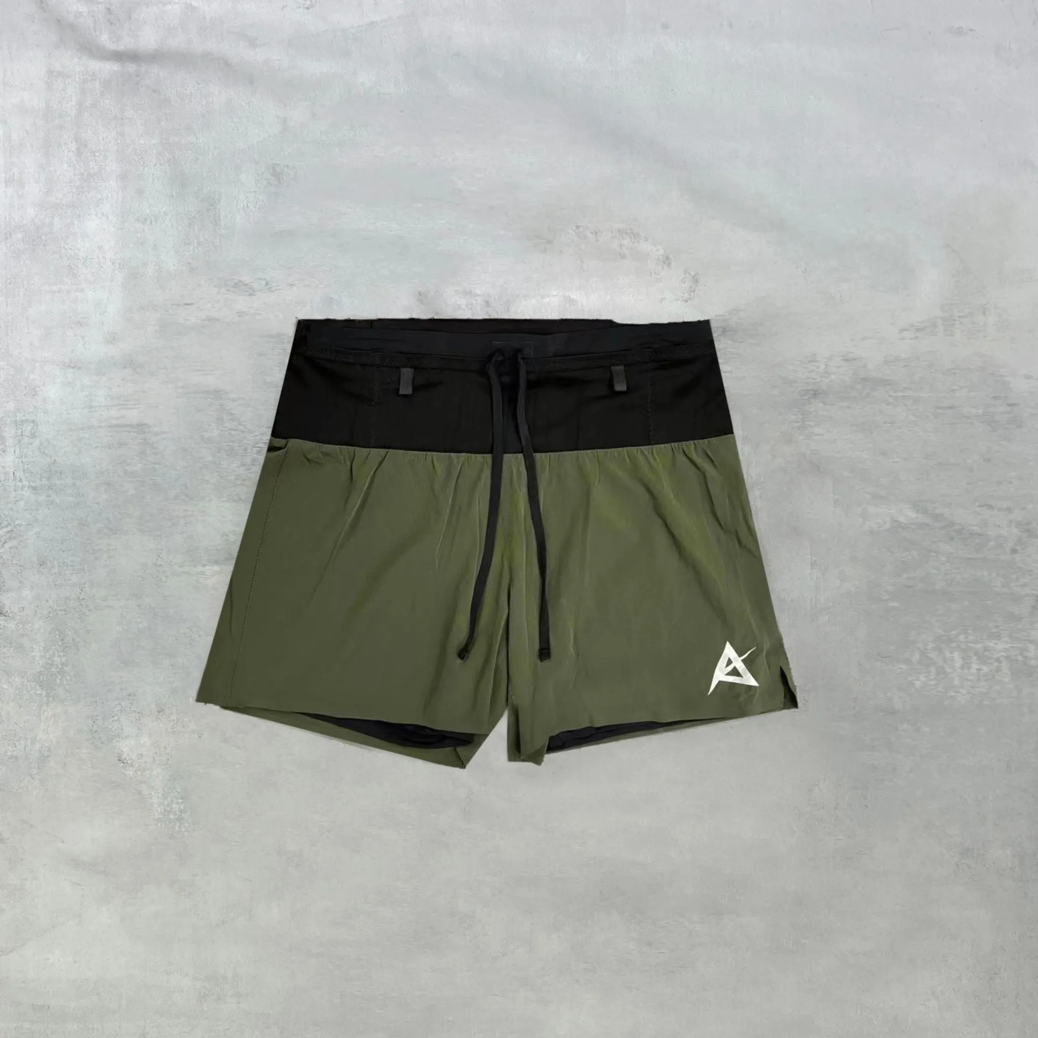 AKIV FLUX GN Multi-Pocket Running Shorts Women | Triangular inner | Earth Green