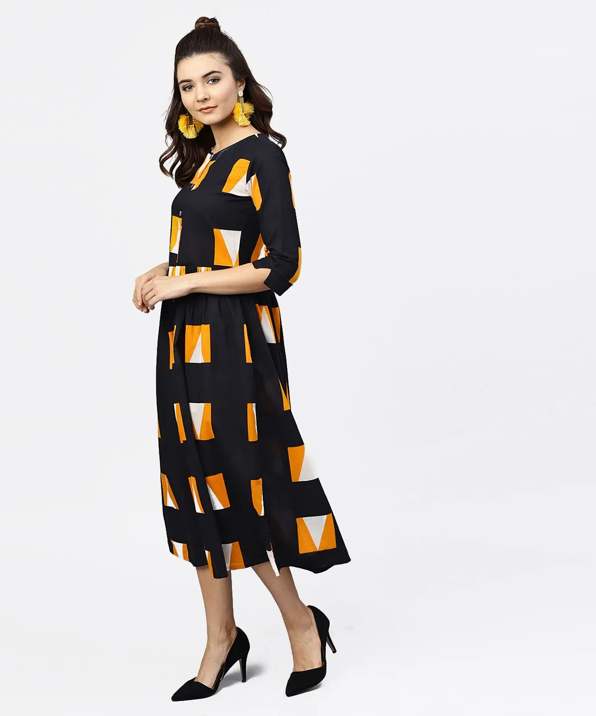 Black Round Neck Printed Dress With Front Placket And 3/4 Sleeves