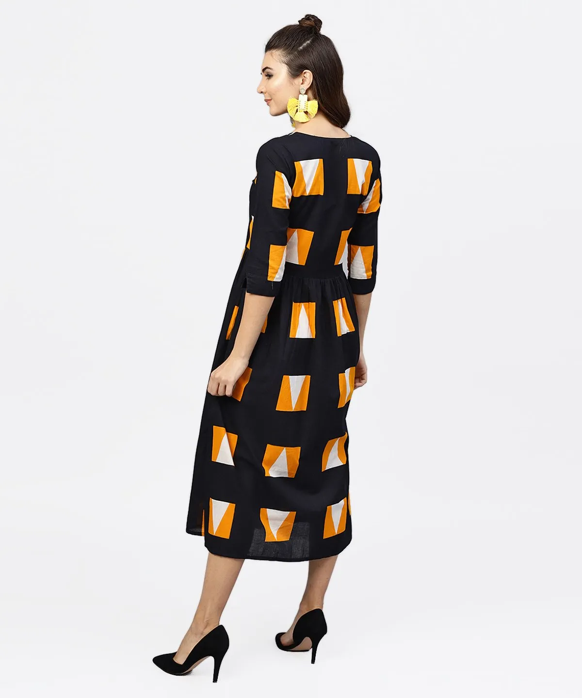 Black Round Neck Printed Dress With Front Placket And 3/4 Sleeves