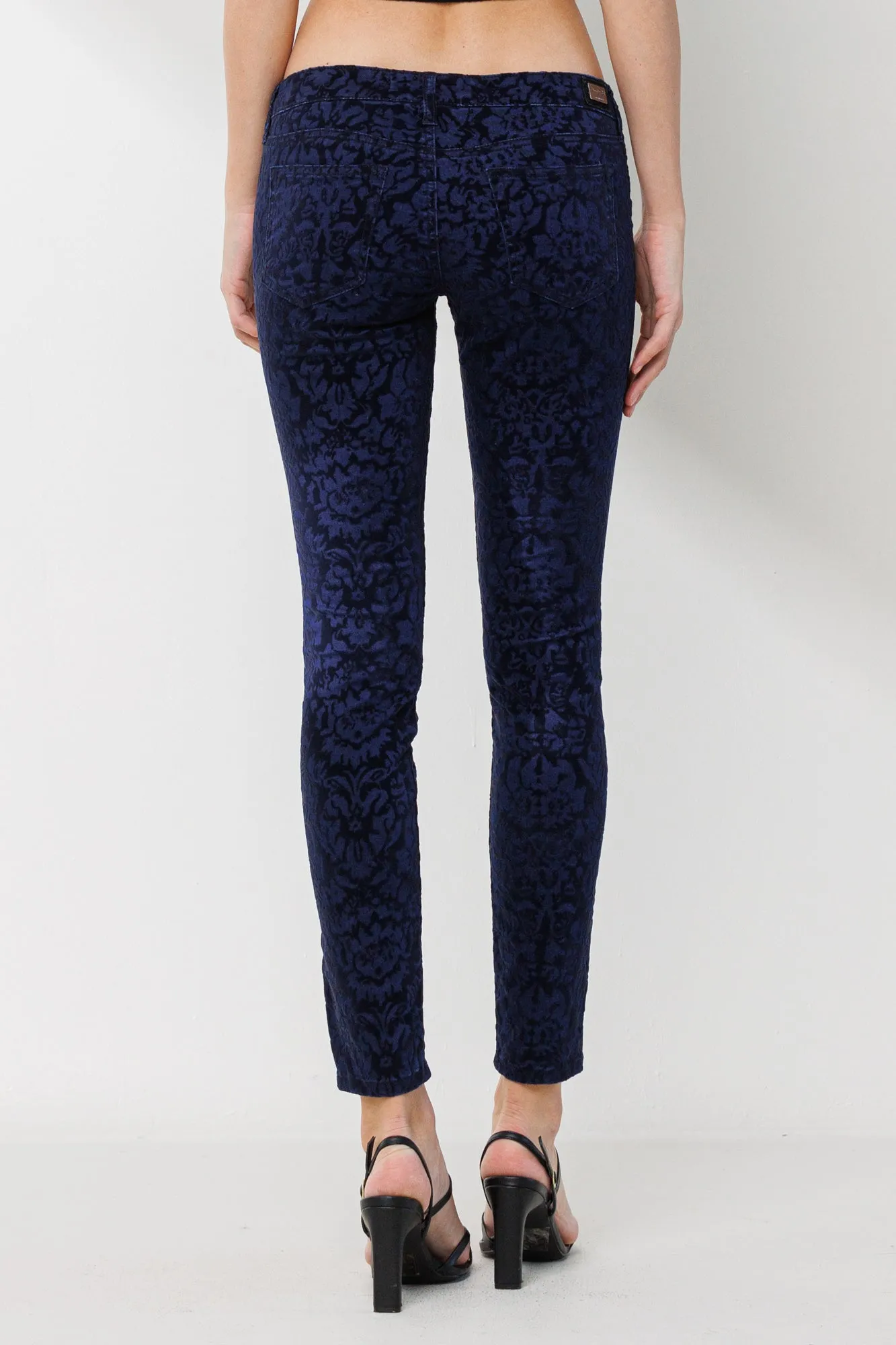 LOW RISE FLOCKED FLOWER PATTERN SKINNY JEANS / SP-P8519NV