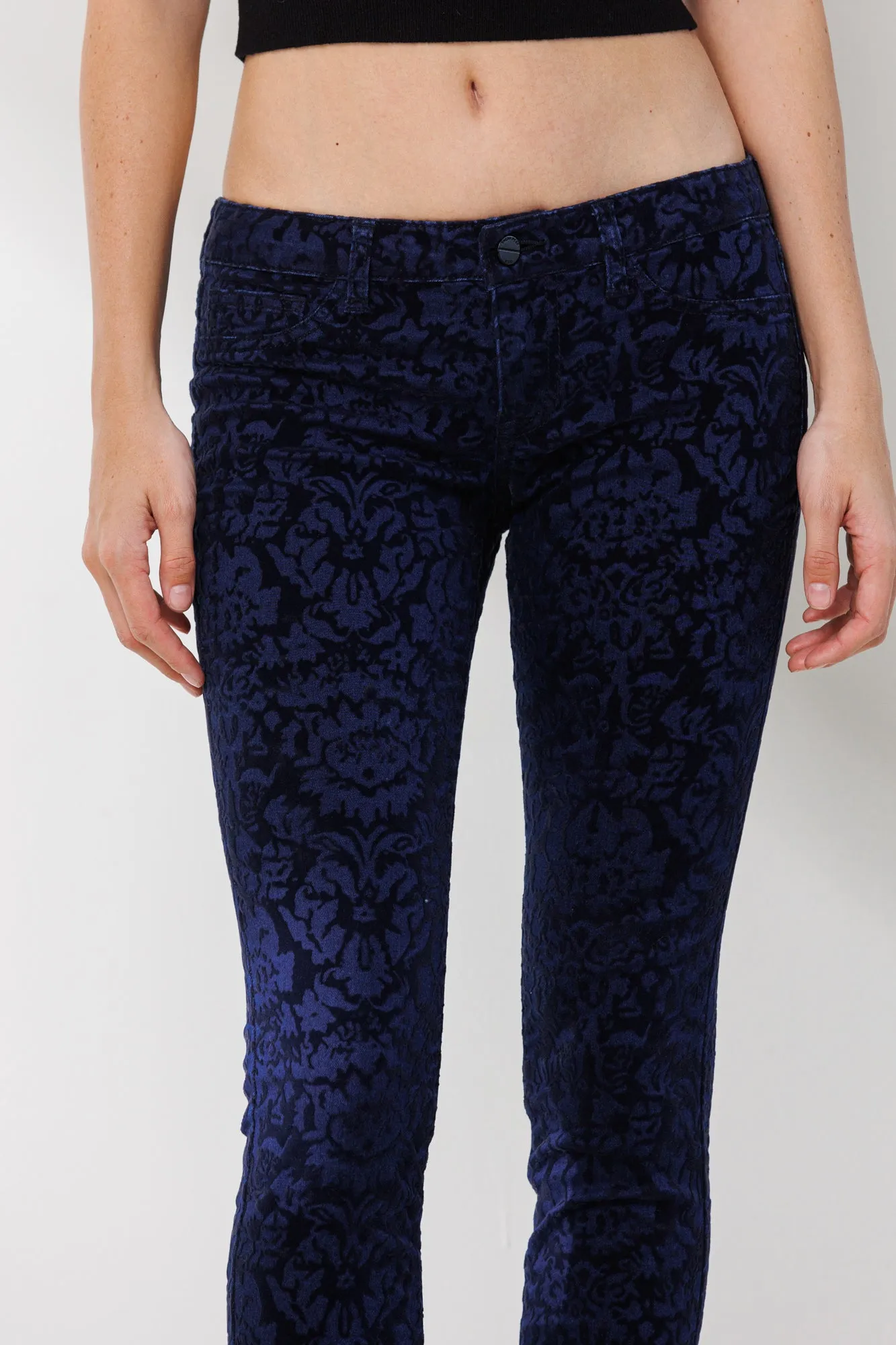 LOW RISE FLOCKED FLOWER PATTERN SKINNY JEANS / SP-P8519NV